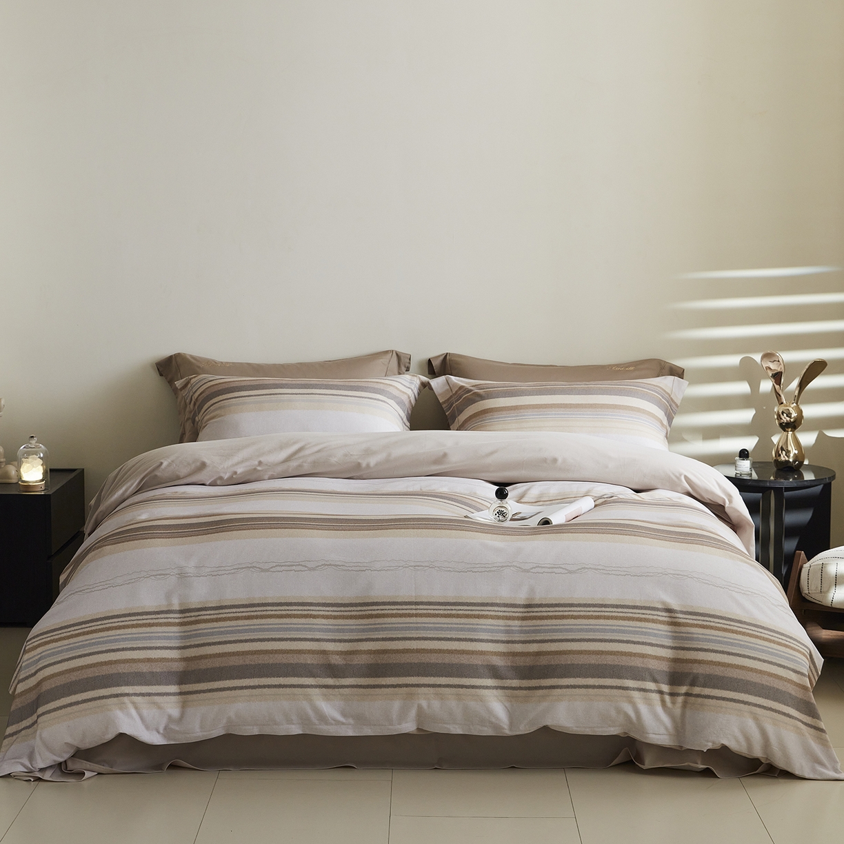 91家纺网 家纺一手货源 找家纺 嘉汀兰家居 2025新款全棉纯棉数码印花生态磨毛四件套 午后卡其