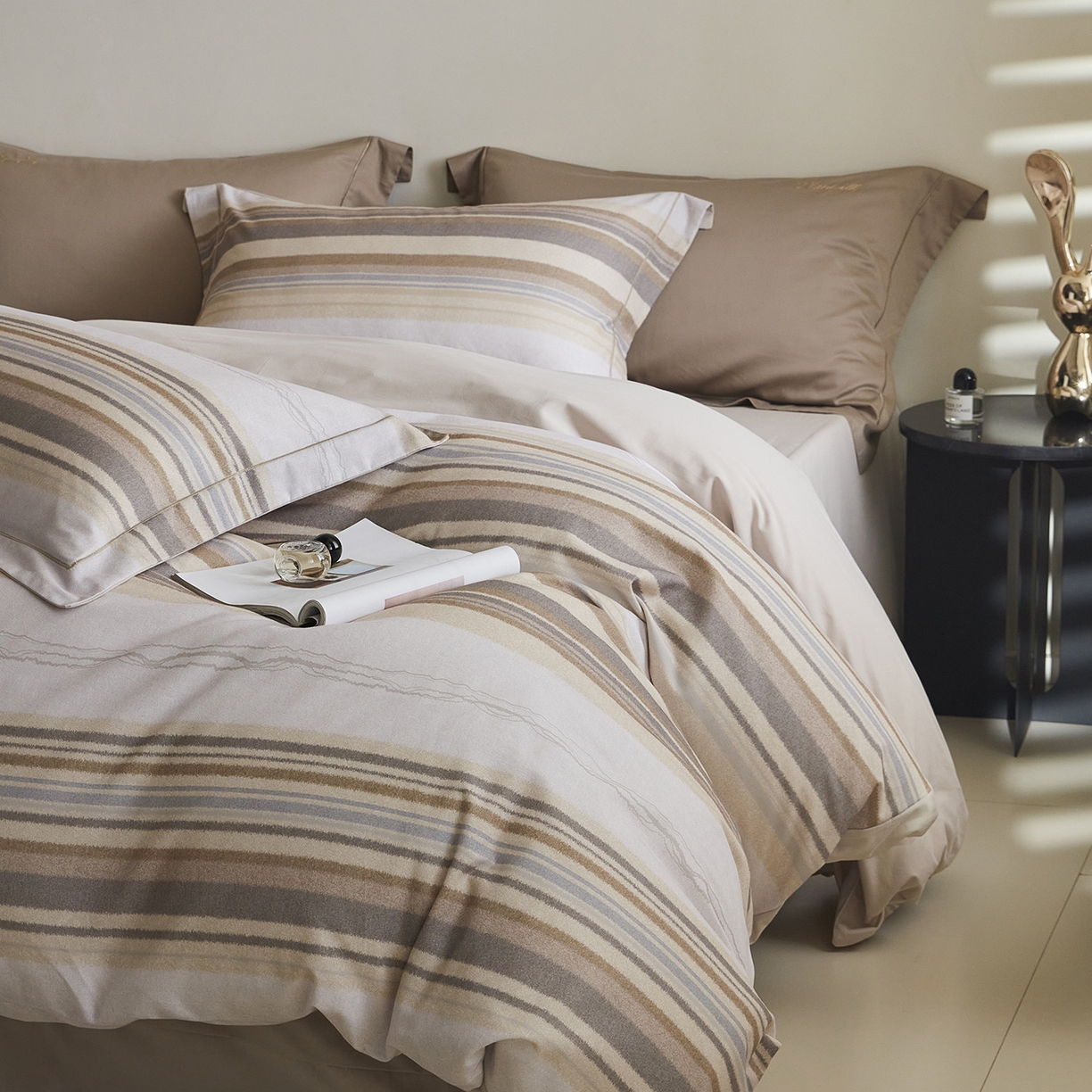 91家纺网 家纺一手货源 找家纺 嘉汀兰家居 2025新款全棉纯棉数码印花生态磨毛四件套 午后卡其