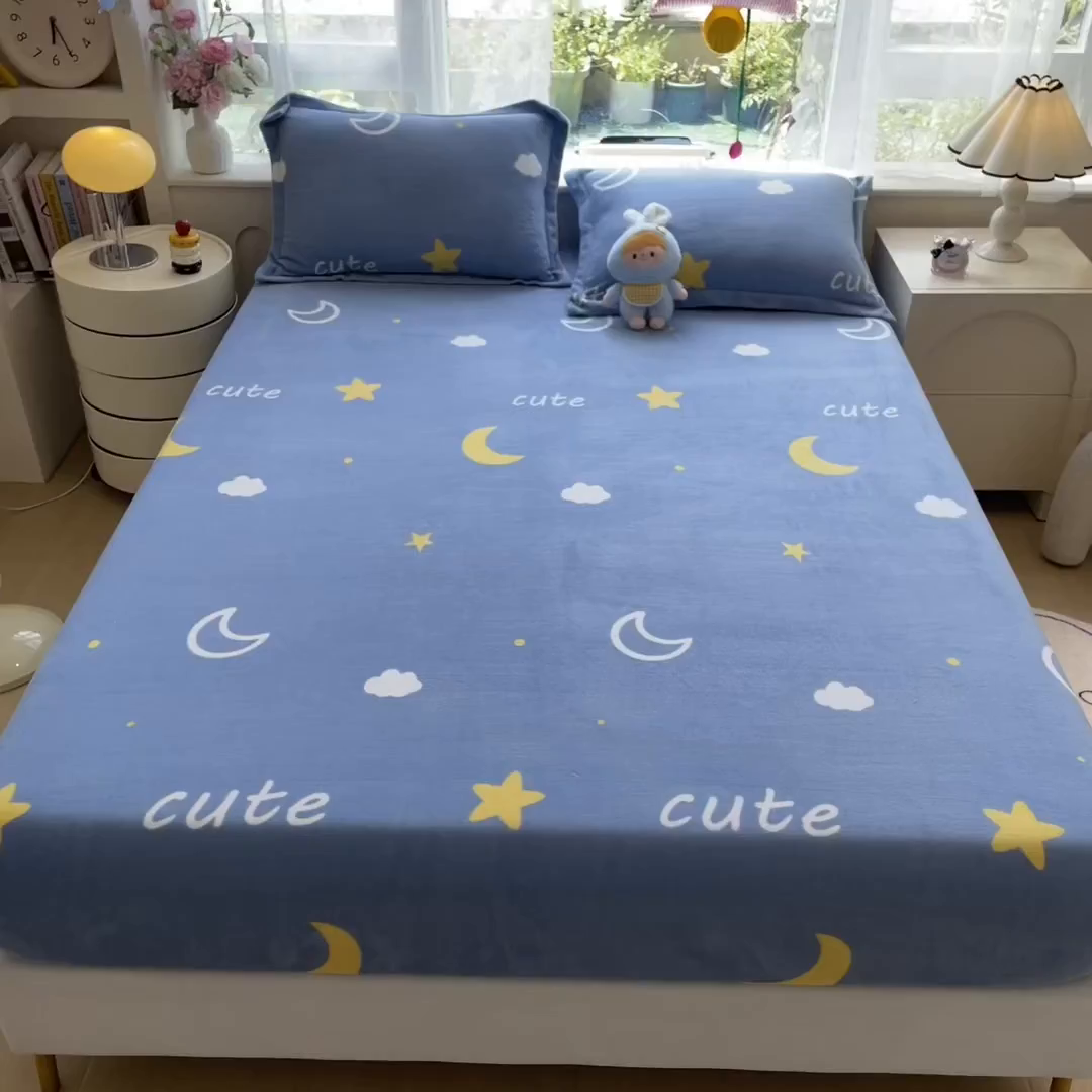 91家纺网 家纺一手货源 找家纺 丝羽坊 2025新款印花小清新牛奶绒印花床笠三件套 星空物语