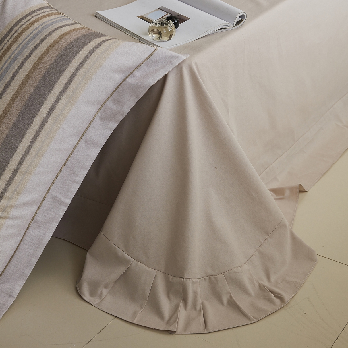 91家纺网 家纺一手货源 找家纺 嘉汀兰家居 2025新款全棉纯棉数码印花生态磨毛四件套 午后卡其