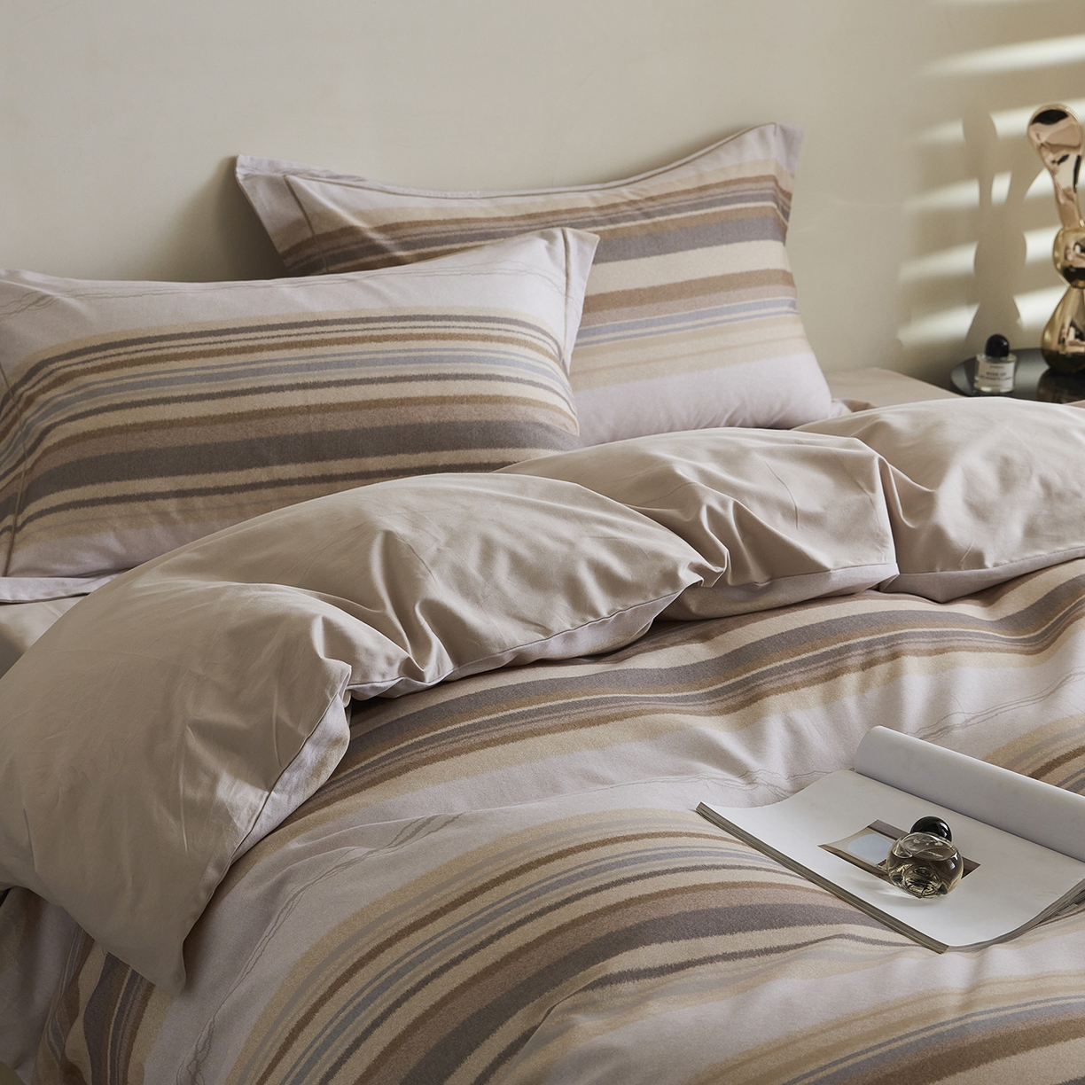 91家纺网 家纺一手货源 找家纺 嘉汀兰家居 2025新款全棉纯棉数码印花生态磨毛四件套 午后卡其