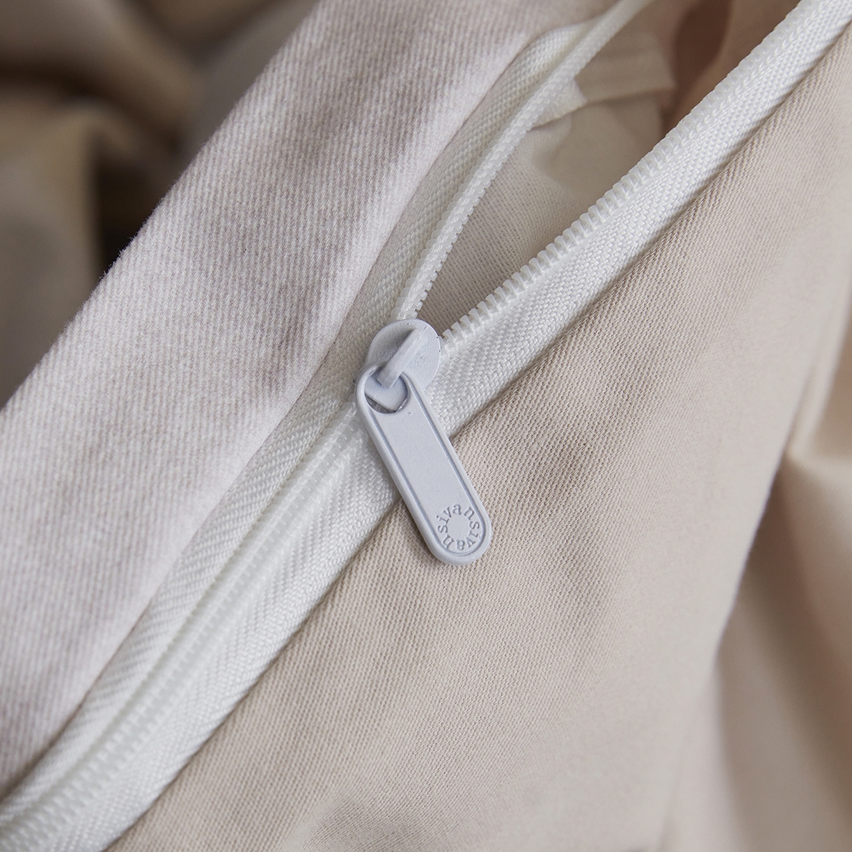 91家纺网 家纺一手货源 找家纺 嘉汀兰家居 2025新款全棉纯棉数码印花生态磨毛四件套 午后卡其