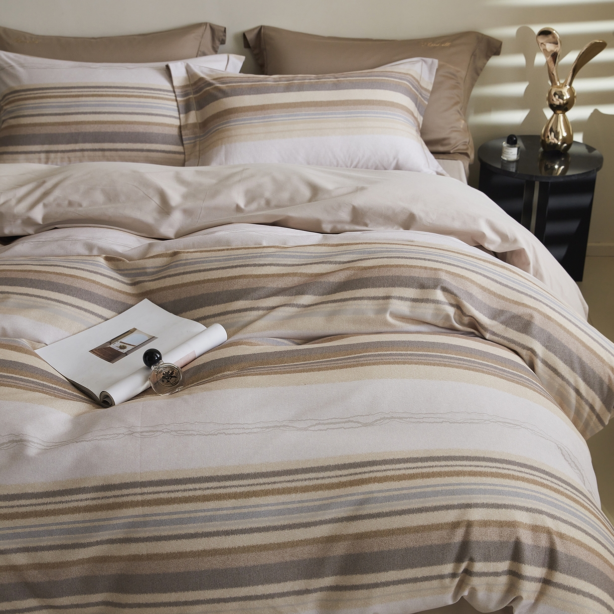 91家纺网 家纺一手货源 找家纺 嘉汀兰家居 2025新款全棉纯棉数码印花生态磨毛四件套 午后卡其