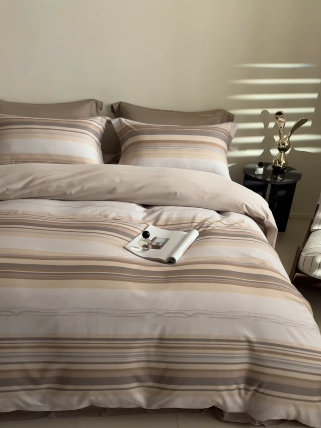 91家纺网 家纺一手货源 找家纺 嘉汀兰家居 2025新款全棉纯棉数码印花生态磨毛四件套 午后卡其