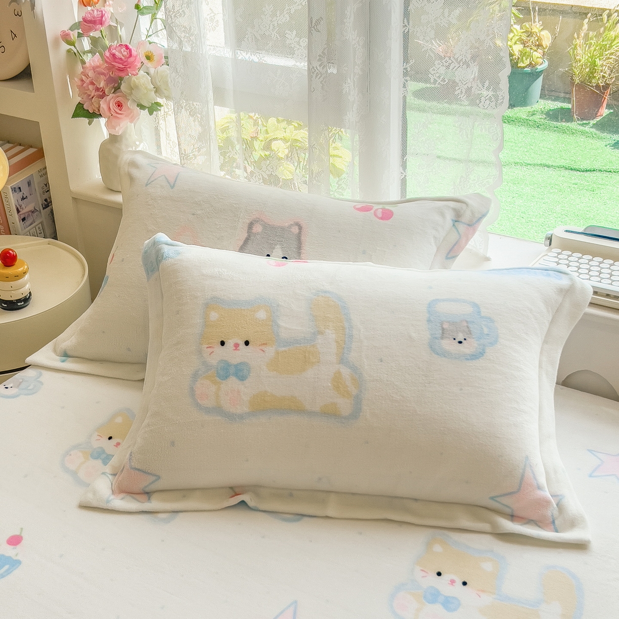 91家纺网 家纺一手货源 找家纺 丝羽坊 2025新款印花小清新牛奶绒印花床笠三件套 布丁犬