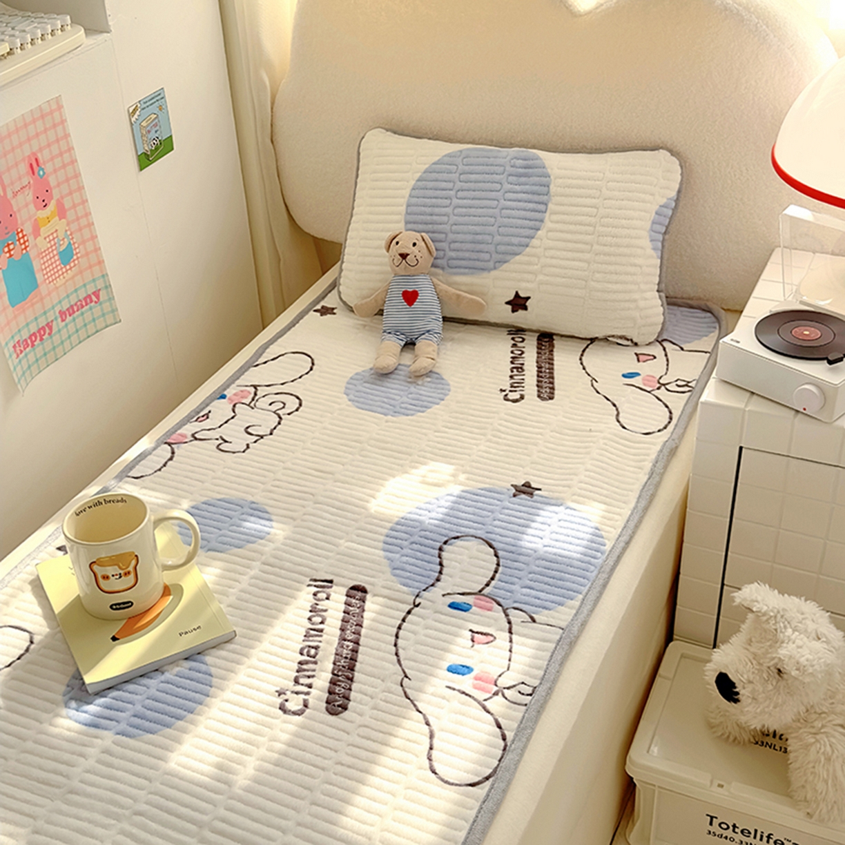 91家纺网 家纺一手货源 找家纺 希诺家居 2025新款儿童系列正版三丽鸥牛奶绒三件套幼儿园多件套 泡泡玉桂狗