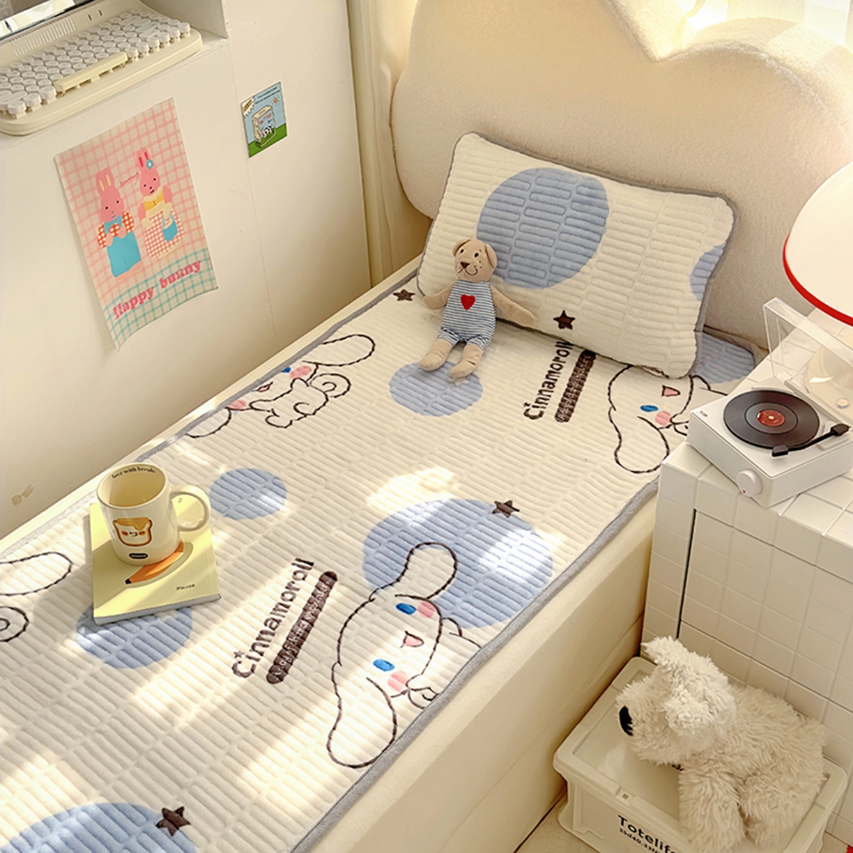 91家纺网 家纺一手货源 找家纺 希诺家居 2025新款儿童系列正版三丽鸥牛奶绒三件套幼儿园多件套 泡泡玉桂狗