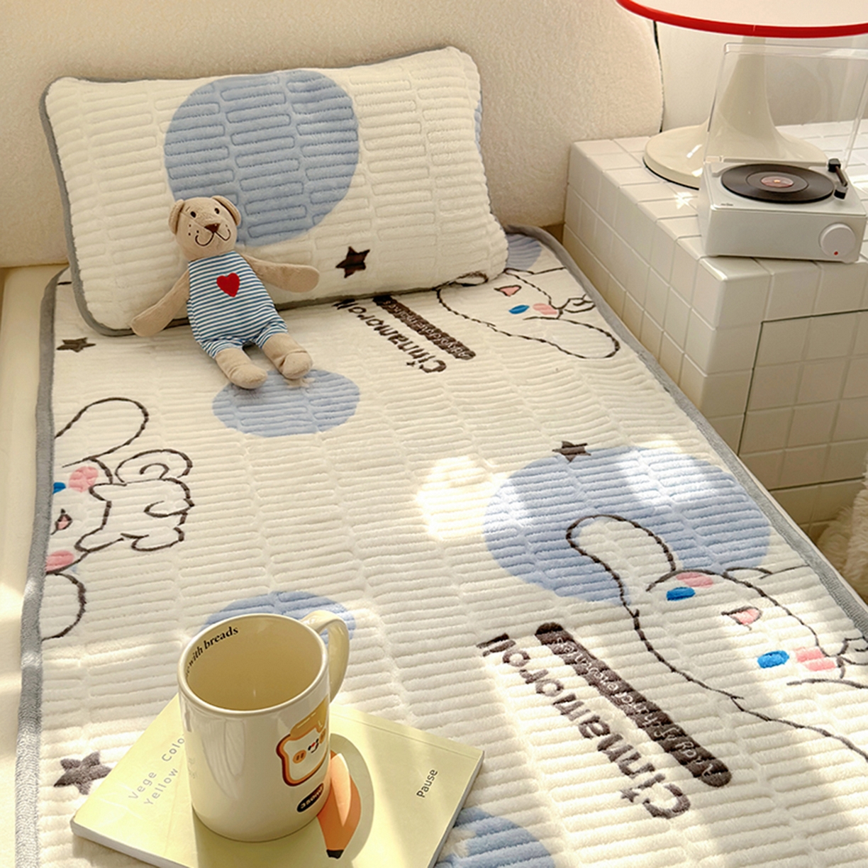 91家纺网 家纺一手货源 找家纺 希诺家居 2025新款儿童系列正版三丽鸥牛奶绒三件套幼儿园多件套 泡泡玉桂狗