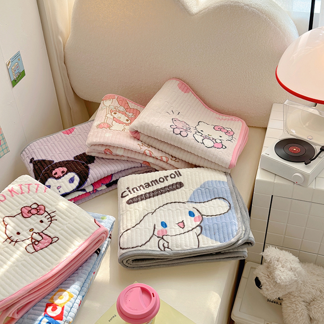 91家纺网 家纺一手货源 找家纺 希诺家居 2025新款儿童系列正版三丽鸥牛奶绒三件套幼儿园多件套 组合图