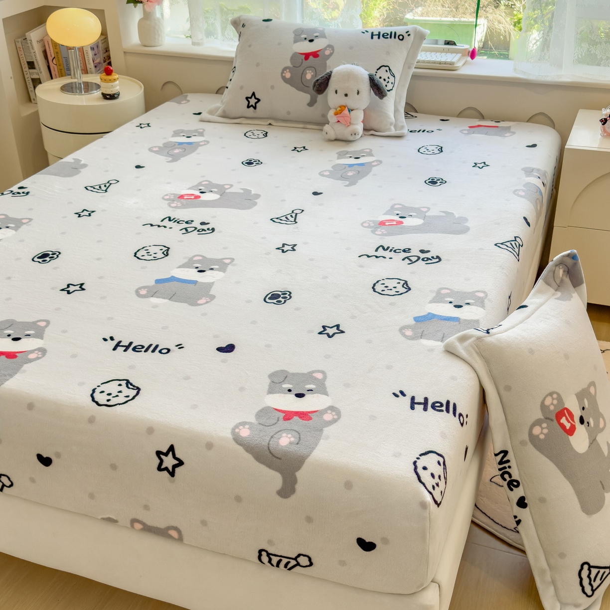 91家纺网 家纺一手货源 找家纺 丝羽坊 2025新款印花小清新牛奶绒印花床笠三件套 幸运小狗