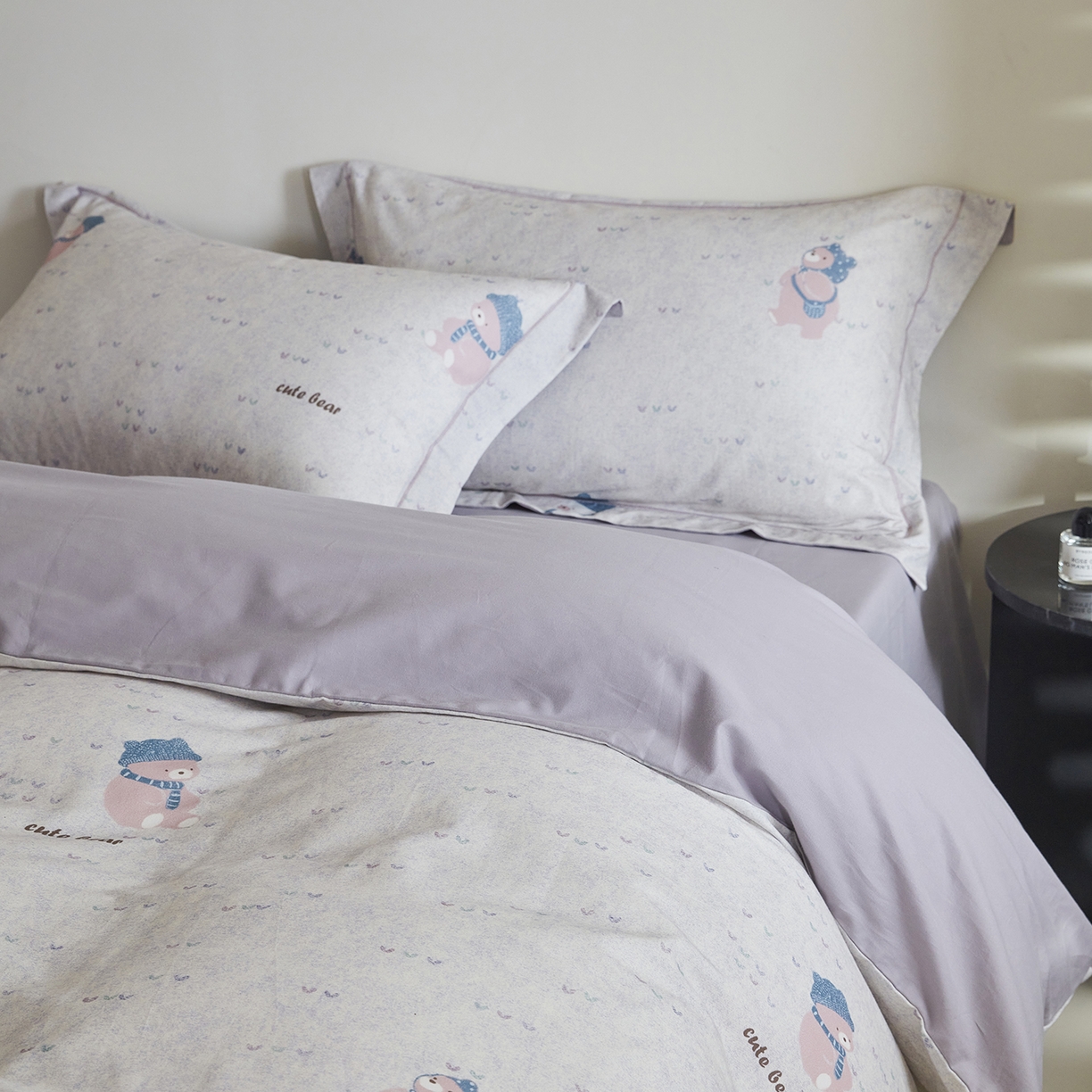 91家纺网 家纺一手货源 找家纺 嘉汀兰家居 2025新款全棉纯棉数码印花生态磨毛四件套 幸福熊米