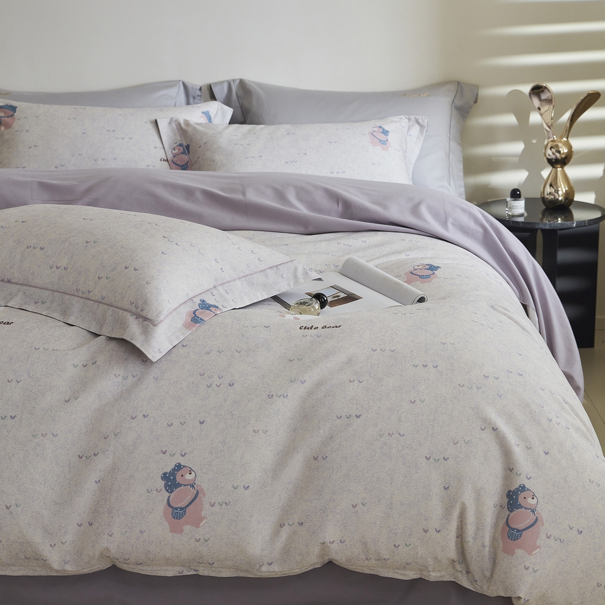 91家纺网 家纺一手货源 找家纺 嘉汀兰家居 2025新款全棉纯棉数码印花生态磨毛四件套 幸福熊米