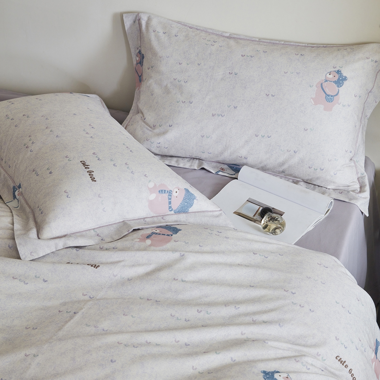 91家纺网 家纺一手货源 找家纺 嘉汀兰家居 2025新款全棉纯棉数码印花生态磨毛四件套 幸福熊米