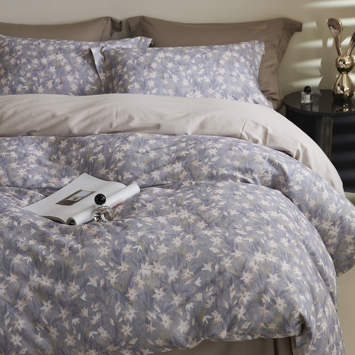 91家纺网 家纺一手货源 找家纺 嘉汀兰家居 2025新款全棉纯棉数码印花生态磨毛四件套 雨晴-灰