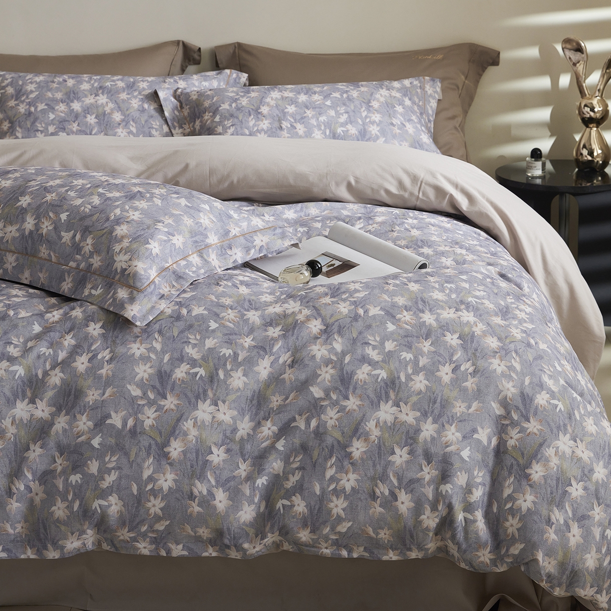 91家纺网 家纺一手货源 找家纺 嘉汀兰家居 2025新款全棉纯棉数码印花生态磨毛四件套 雨晴-灰