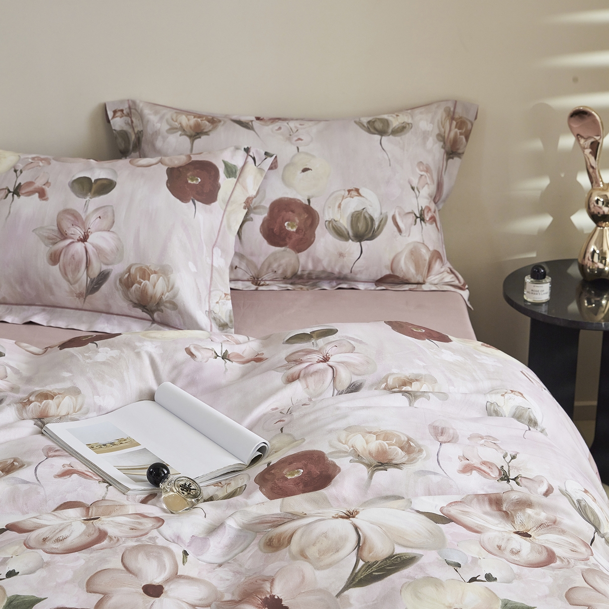 91家纺网 家纺一手货源 找家纺 嘉汀兰家居 2025新款全棉纯棉数码印花生态磨毛四件套 鸢香（豆沙）