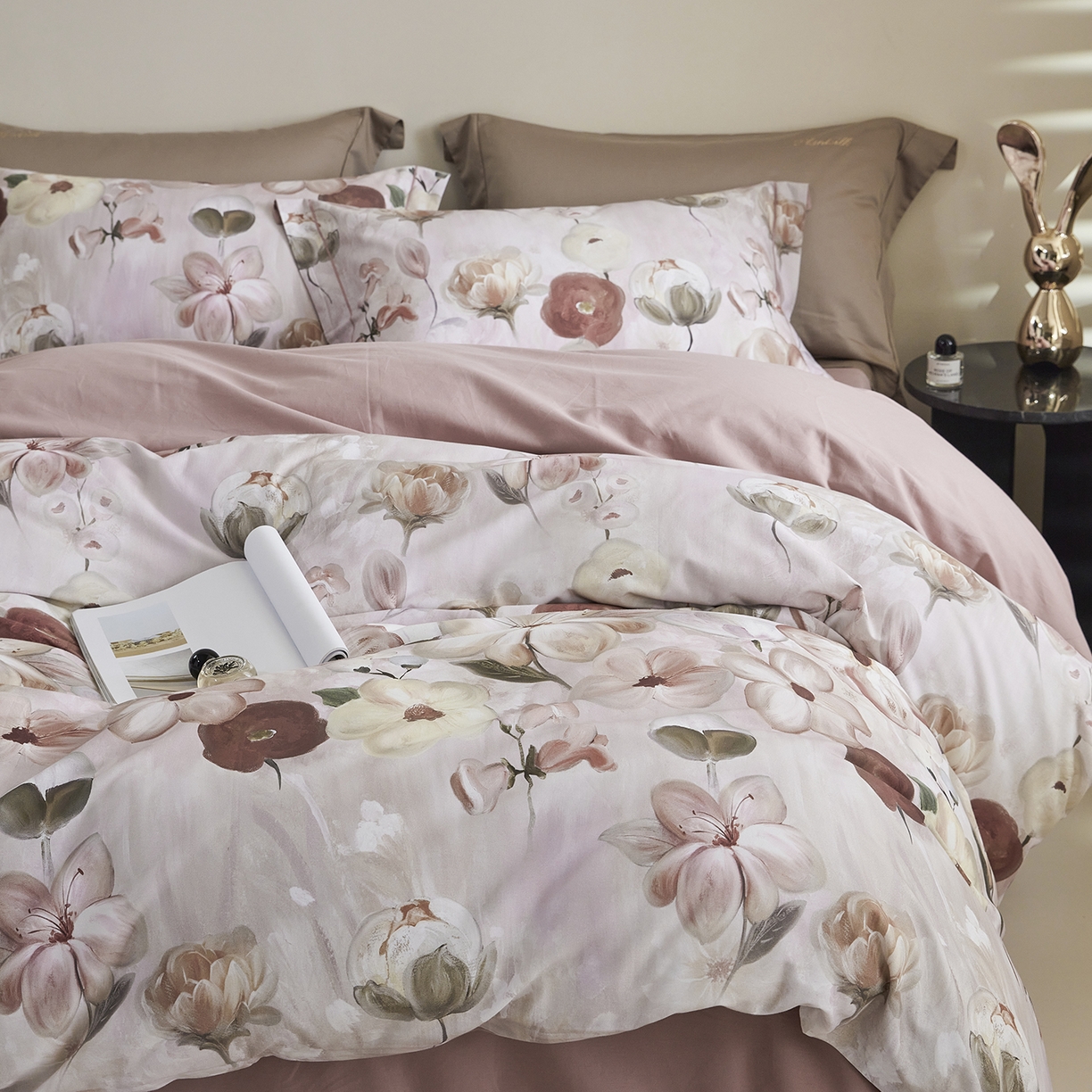 91家纺网 家纺一手货源 找家纺 嘉汀兰家居 2025新款全棉纯棉数码印花生态磨毛四件套 鸢香（豆沙）