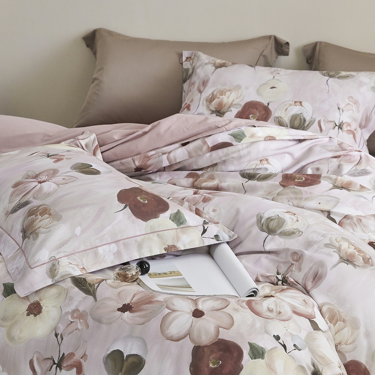 91家纺网 家纺一手货源 找家纺 嘉汀兰家居 2025新款全棉纯棉数码印花生态磨毛四件套 鸢香（豆沙）