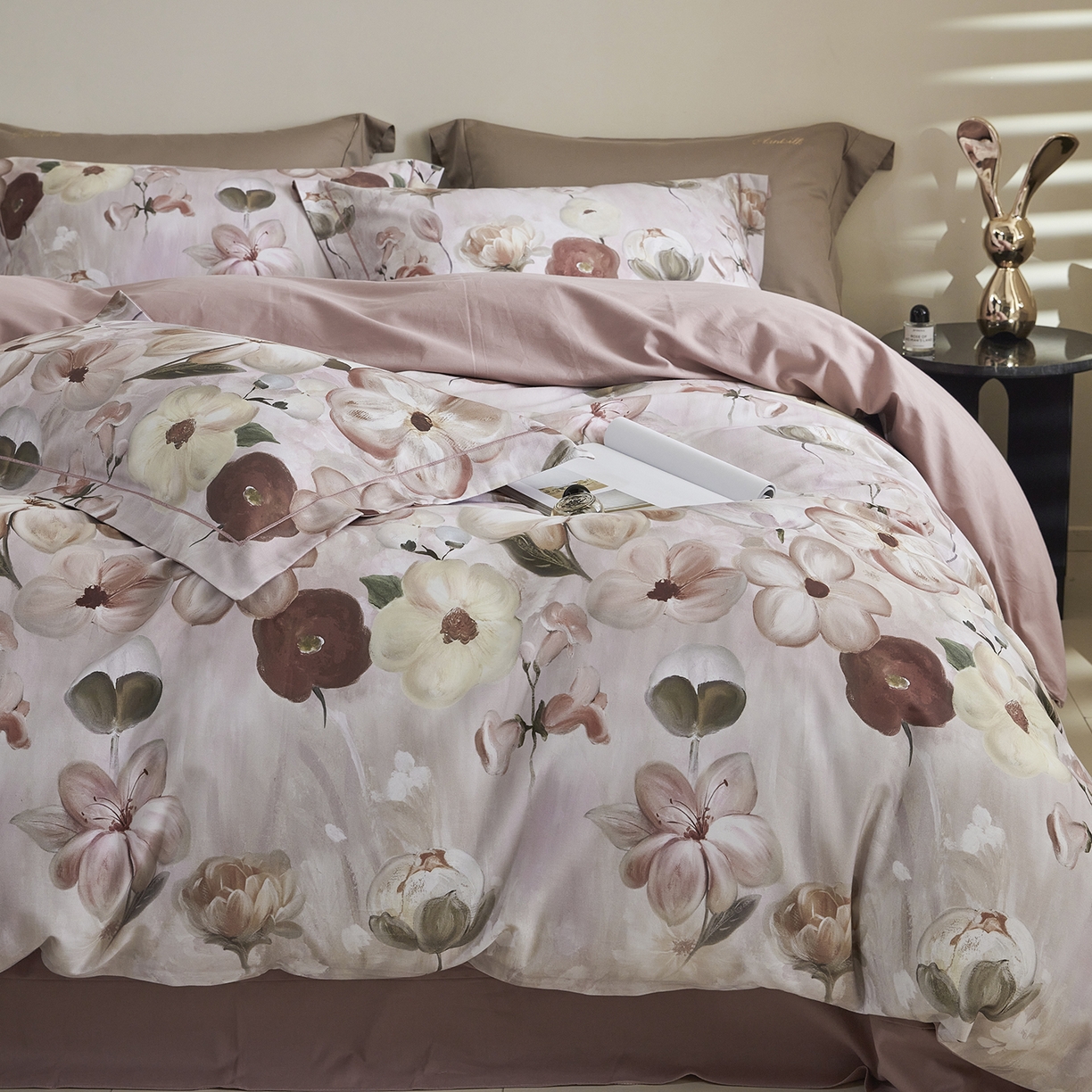 91家纺网 家纺一手货源 找家纺 嘉汀兰家居 2025新款全棉纯棉数码印花生态磨毛四件套 鸢香（豆沙）