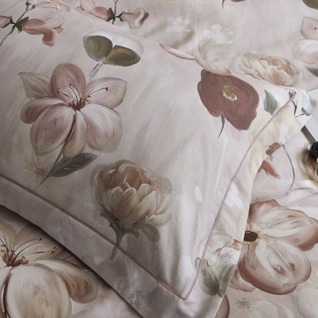 91家纺网 家纺一手货源 找家纺 嘉汀兰家居 2025新款全棉纯棉数码印花生态磨毛四件套 鸢香（豆沙）