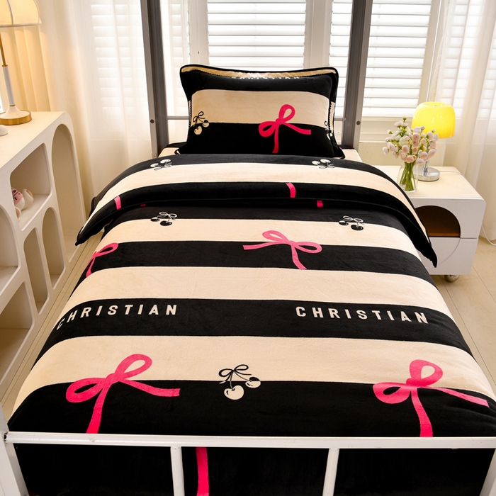 91家纺网 家纺一手货源 找家纺 绒品荟家纺 2025新款加厚牛奶绒三件套金貂绒法莱绒冬季床单款床笠款学生宿舍单人三件套情人结