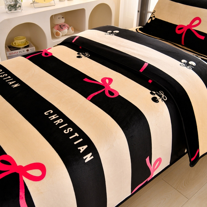 91家纺网 家纺一手货源 找家纺 绒品荟家纺 2025新款加厚牛奶绒三件套金貂绒法莱绒冬季床单款床笠款学生宿舍单人三件套情人结