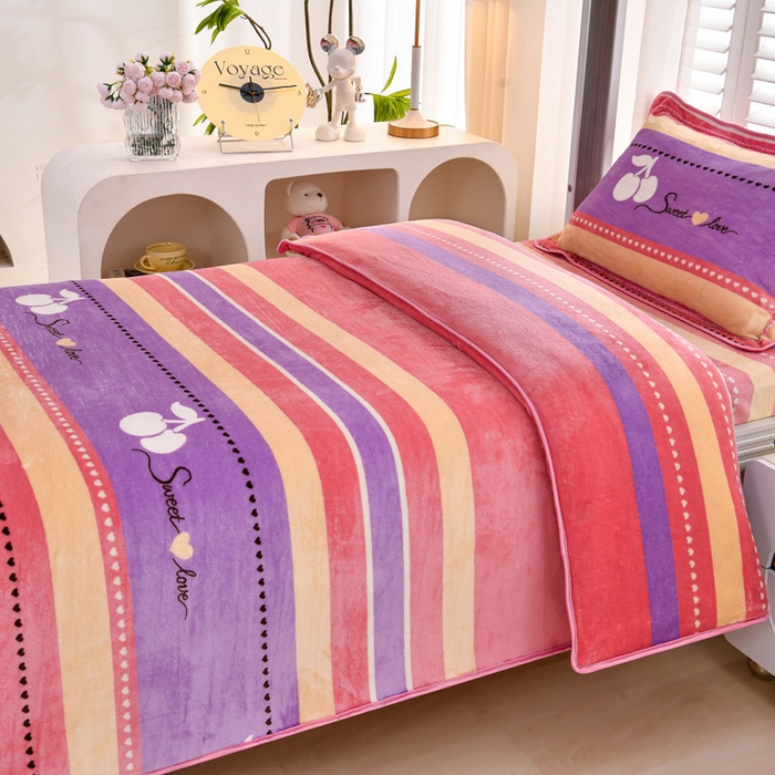 91家纺网 家纺一手货源 找家纺 绒品荟家纺 2025新款加厚牛奶绒三件套金貂绒法莱绒冬季床单款床笠款学生宿舍单人三件套恋语