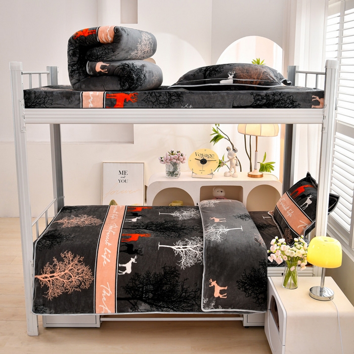 91家纺网 家纺一手货源 找家纺 绒品荟家纺 2025新款加厚牛奶绒三件套金貂绒法莱绒冬季床单款床笠款学生宿舍单人三件套林深见鹿