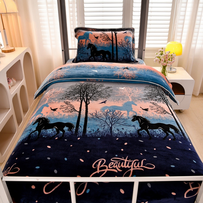 91家纺网 家纺一手货源 找家纺 绒品荟家纺 2025新款加厚牛奶绒三件套金貂绒法莱绒冬季床单款床笠款学生宿舍单人三件套天马行空