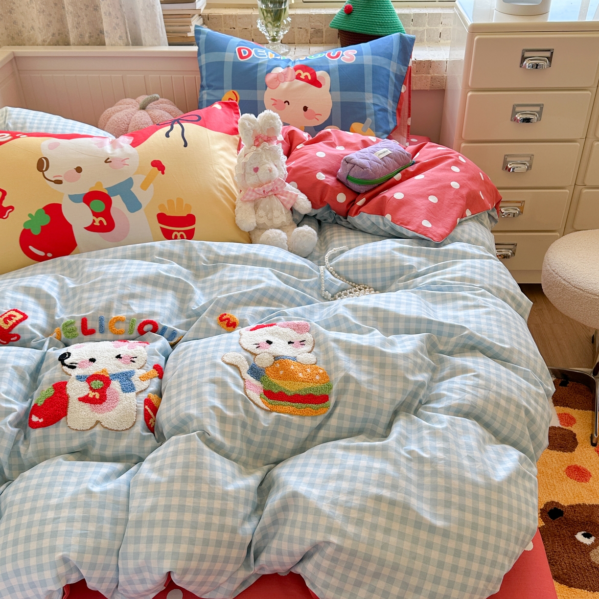 91家纺网 家纺一手货源 找家纺 柚子YOUTH 2025新款全棉A类母婴级卡通绣花四件套 汉堡小猫