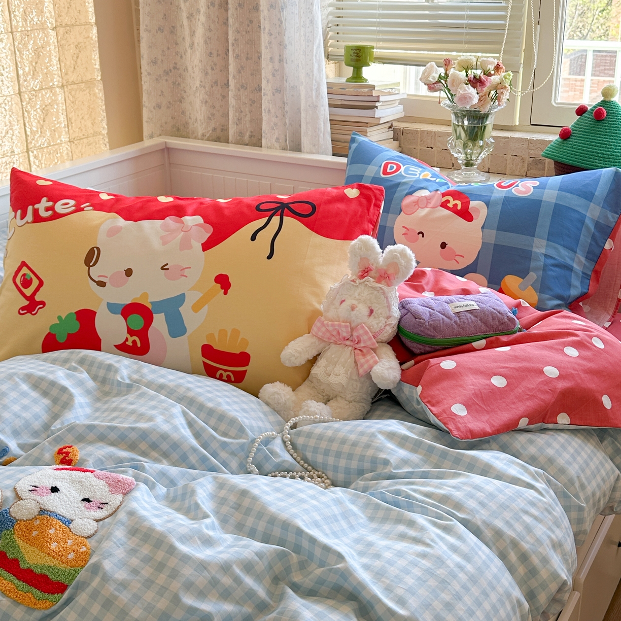 91家纺网 家纺一手货源 找家纺 柚子YOUTH 2025新款全棉A类母婴级卡通绣花四件套 汉堡小猫