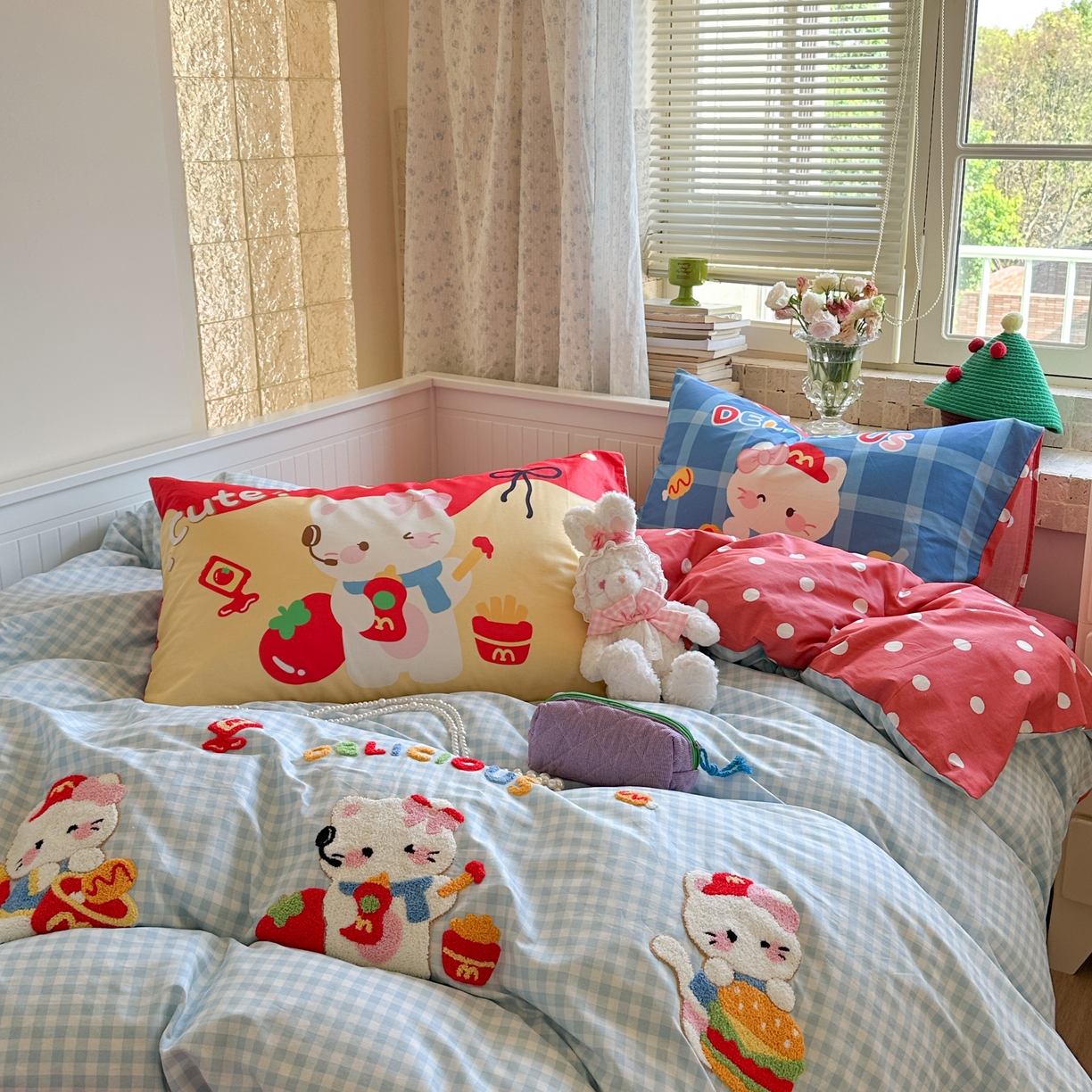 91家纺网 家纺一手货源 找家纺 柚子YOUTH 2025新款全棉A类母婴级卡通绣花四件套 汉堡小猫