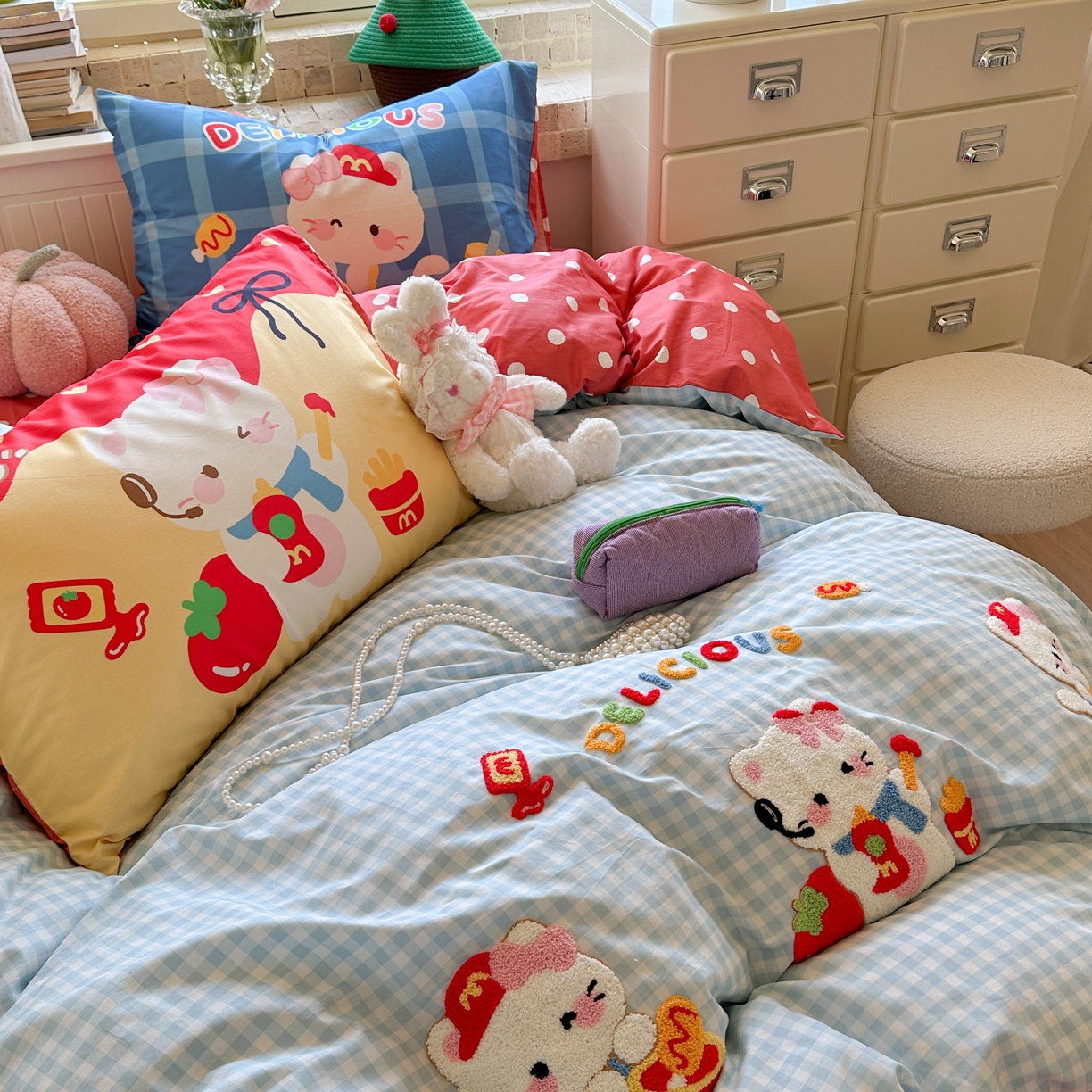 91家纺网 家纺一手货源 找家纺 柚子YOUTH 2025新款全棉A类母婴级卡通绣花四件套 汉堡小猫