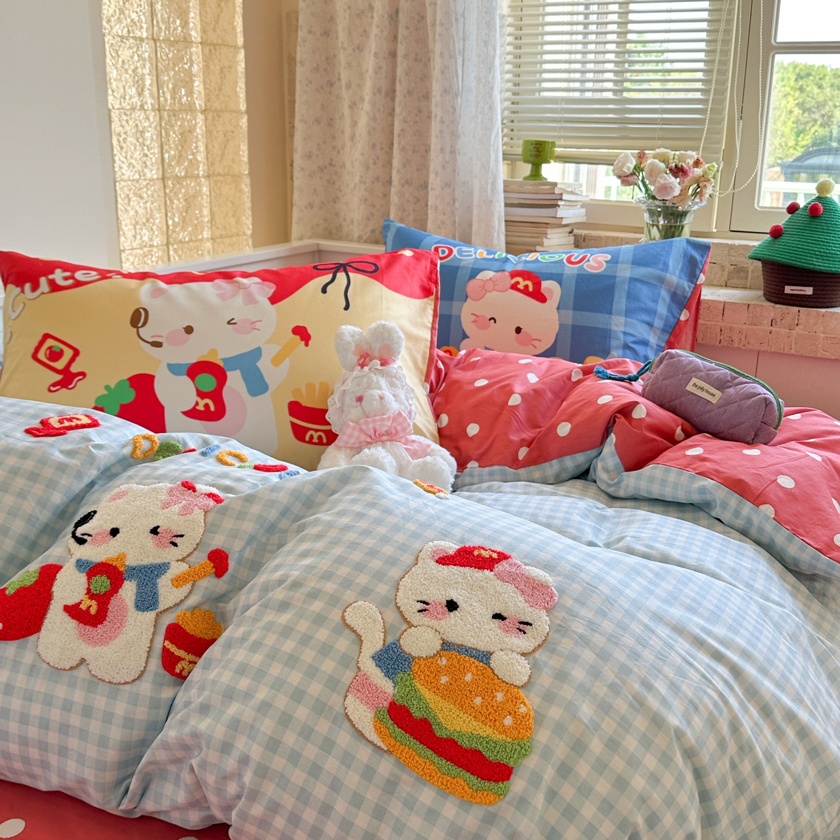 91家纺网 家纺一手货源 找家纺 柚子YOUTH 2025新款全棉A类母婴级卡通绣花四件套 汉堡小猫