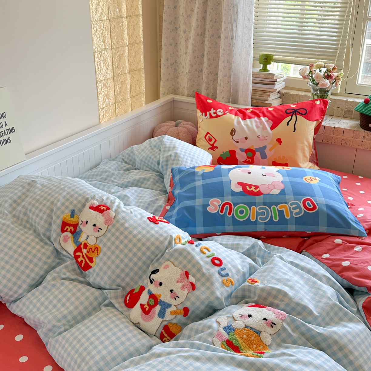 91家纺网 家纺一手货源 找家纺 柚子YOUTH 2025新款全棉A类母婴级卡通绣花四件套 汉堡小猫