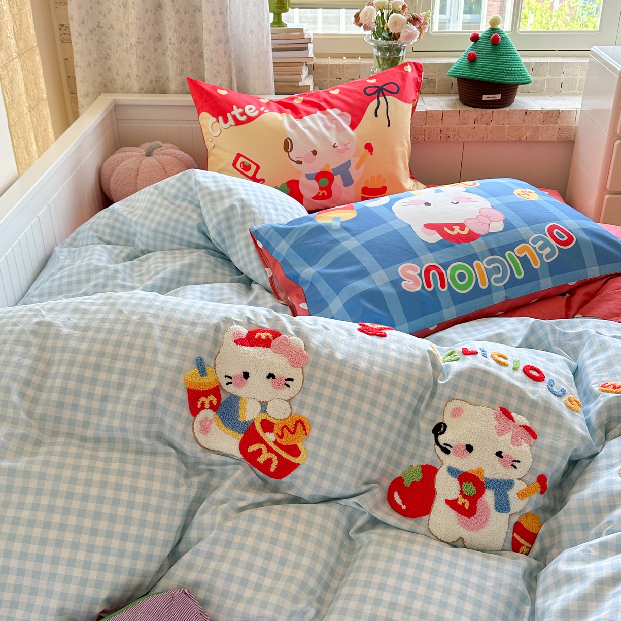 91家纺网 家纺一手货源 找家纺 柚子YOUTH 2025新款全棉A类母婴级卡通绣花四件套 汉堡小猫