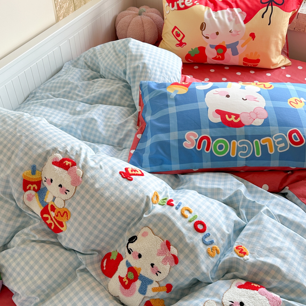 91家纺网 家纺一手货源 找家纺 柚子YOUTH 2025新款全棉A类母婴级卡通绣花四件套 汉堡小猫