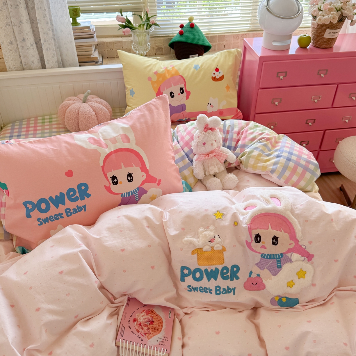 91家纺网 家纺一手货源 找家纺 柚子YOUTH 2025新款全棉A类母婴级卡通绣花四件套 女孩的礼物