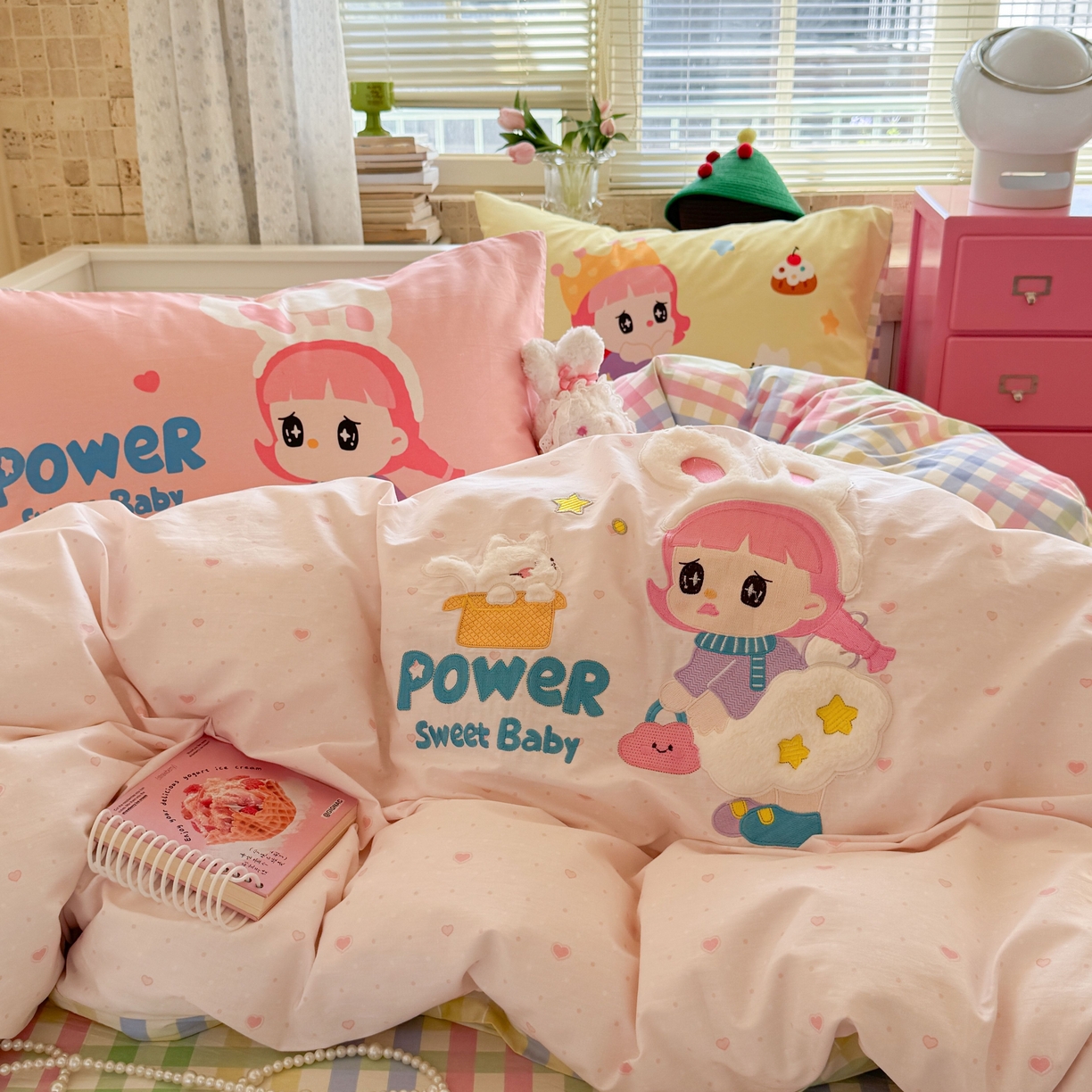 91家纺网 家纺一手货源 找家纺 柚子YOUTH 2025新款全棉A类母婴级卡通绣花四件套 女孩的礼物