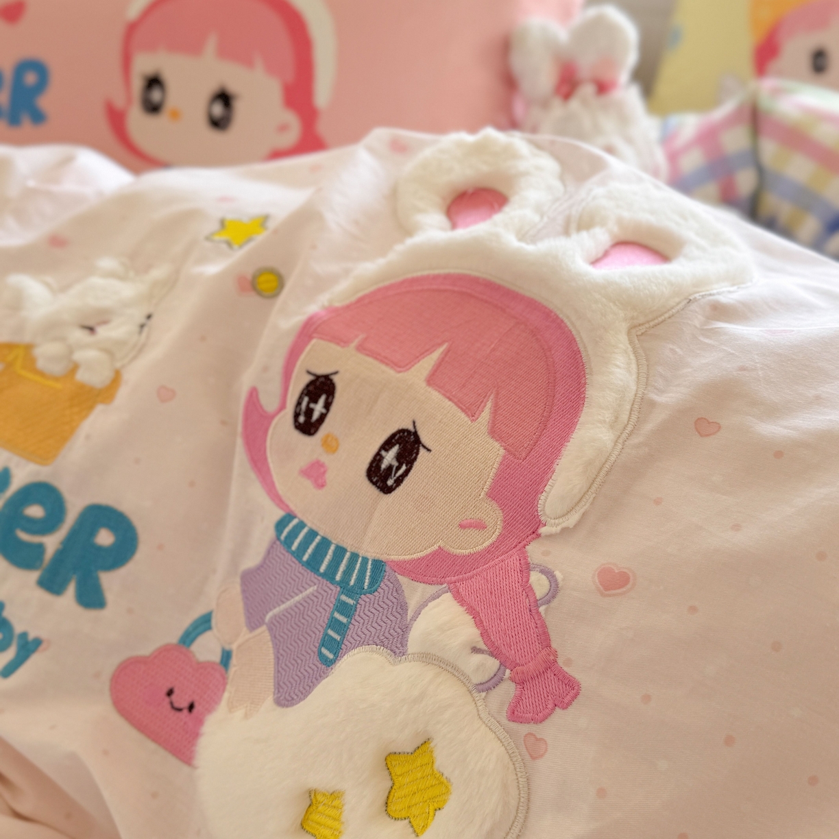 91家纺网 家纺一手货源 找家纺 柚子YOUTH 2025新款全棉A类母婴级卡通绣花四件套 女孩的礼物