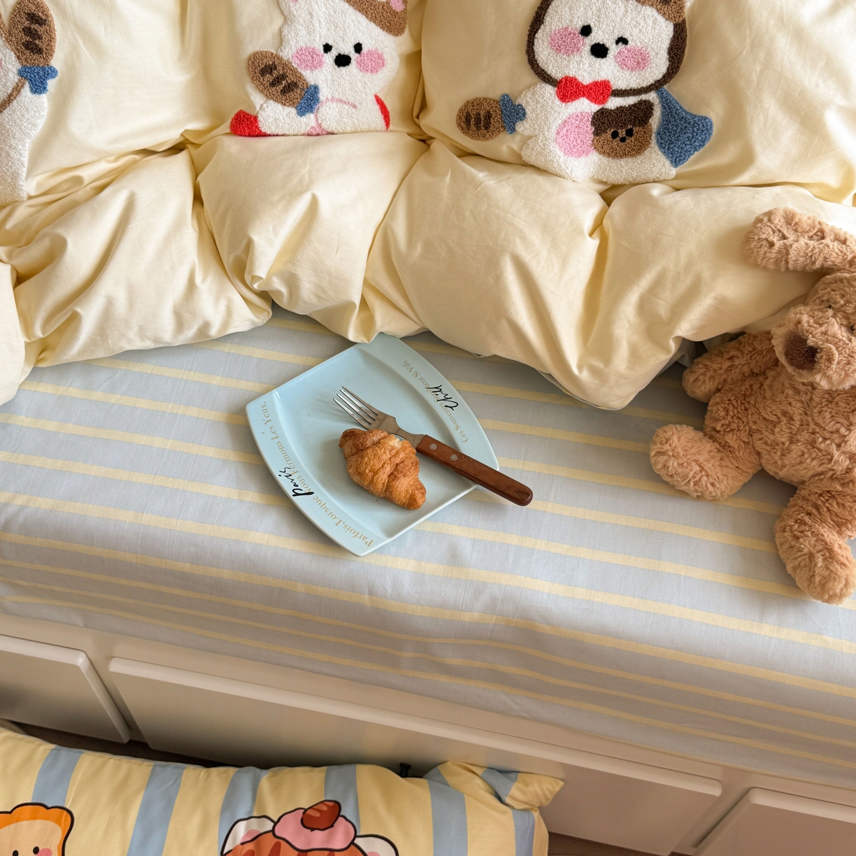 91家纺网 家纺一手货源 找家纺 柚子YOUTH 2025新款全棉A类母婴级卡通绣花四件套 小狗面包