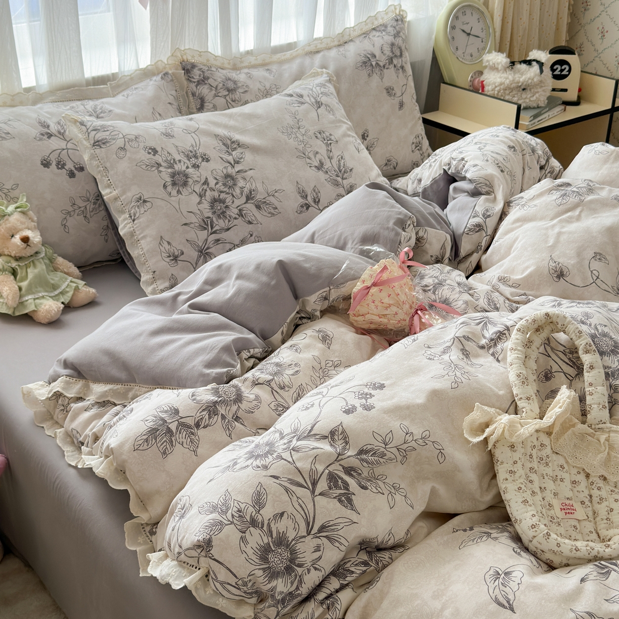 91家纺网 家纺一手货源 找家纺 简宜家居（朝初家纺） 2025新款全棉磨毛蕾丝花边四件套 花蔓-灰