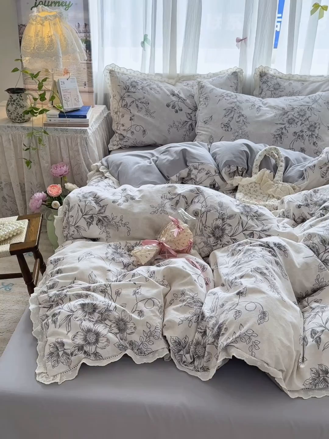 91家纺网 家纺一手货源 找家纺 简宜家居（朝初家纺） 2025新款全棉磨毛蕾丝花边四件套 花蔓-灰
