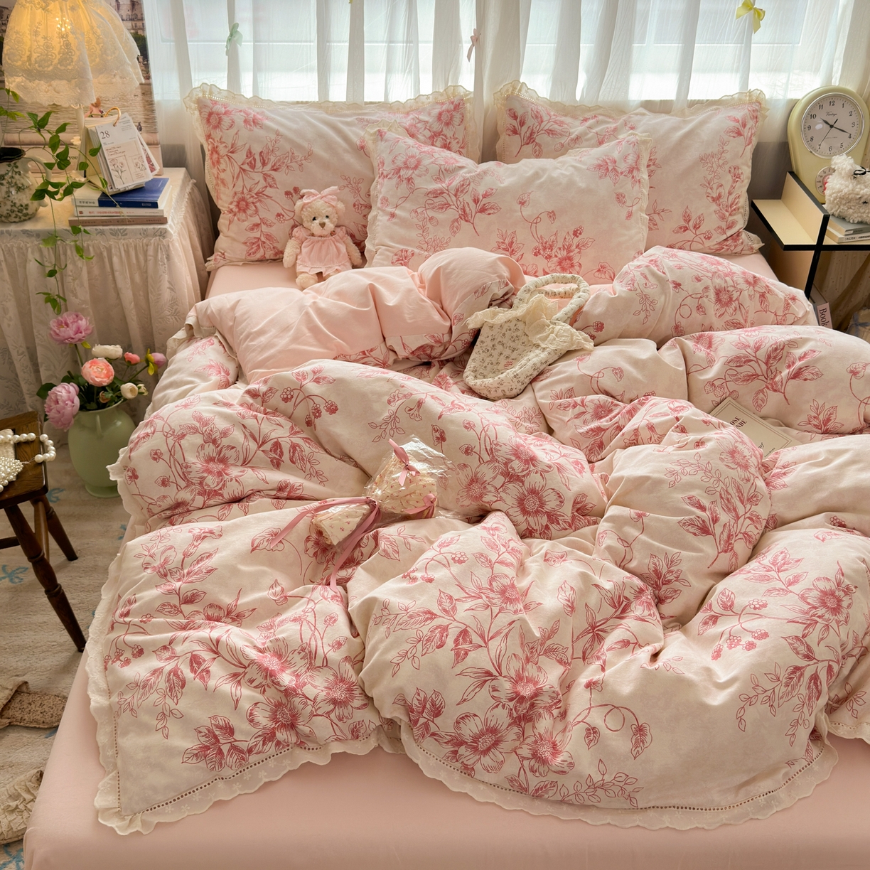 91家纺网 家纺一手货源 找家纺 简宜家居（朝初家纺） 2025新款全棉磨毛蕾丝花边四件套 花蔓-红