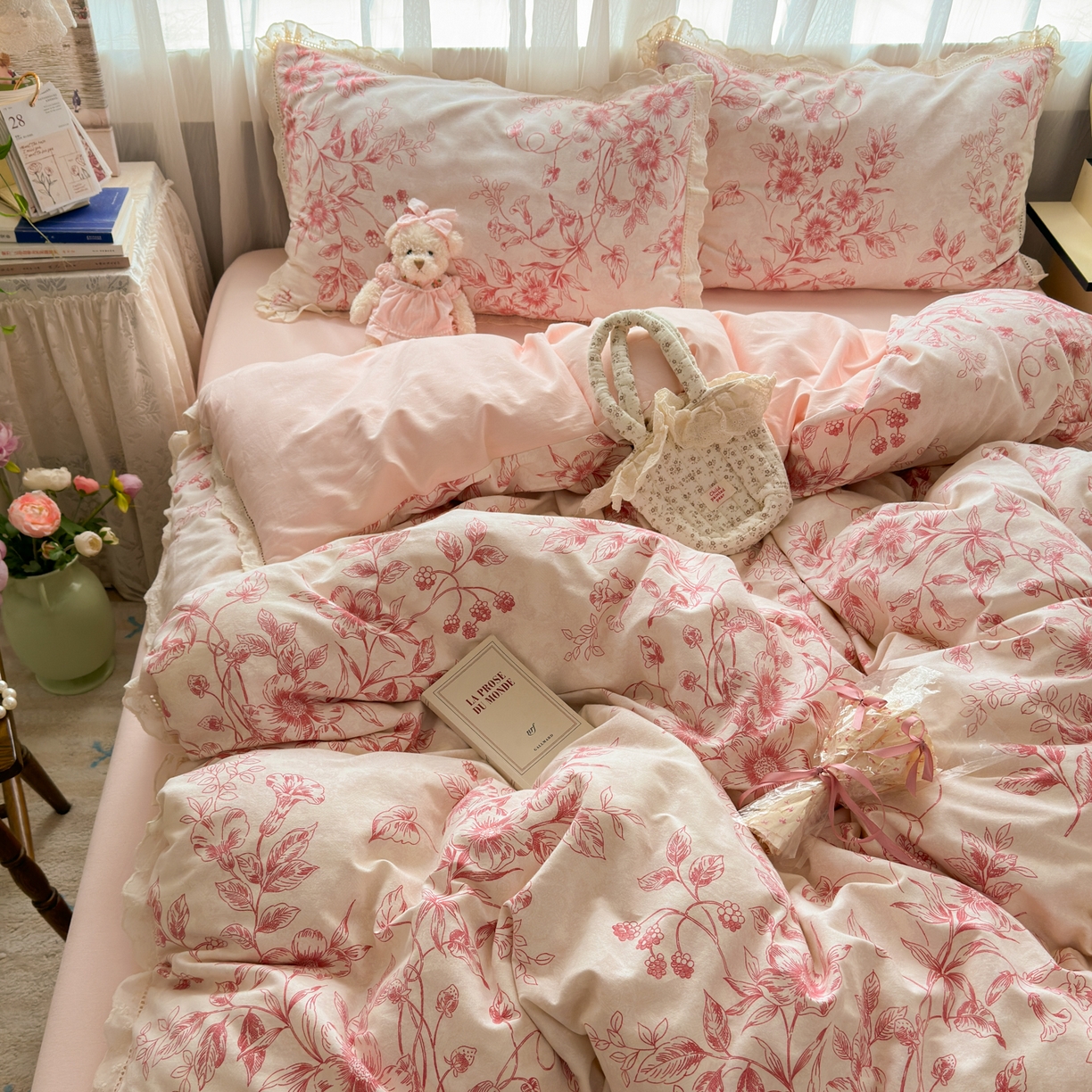 91家纺网 家纺一手货源 找家纺 简宜家居（朝初家纺） 2025新款全棉磨毛蕾丝花边四件套 花蔓-红