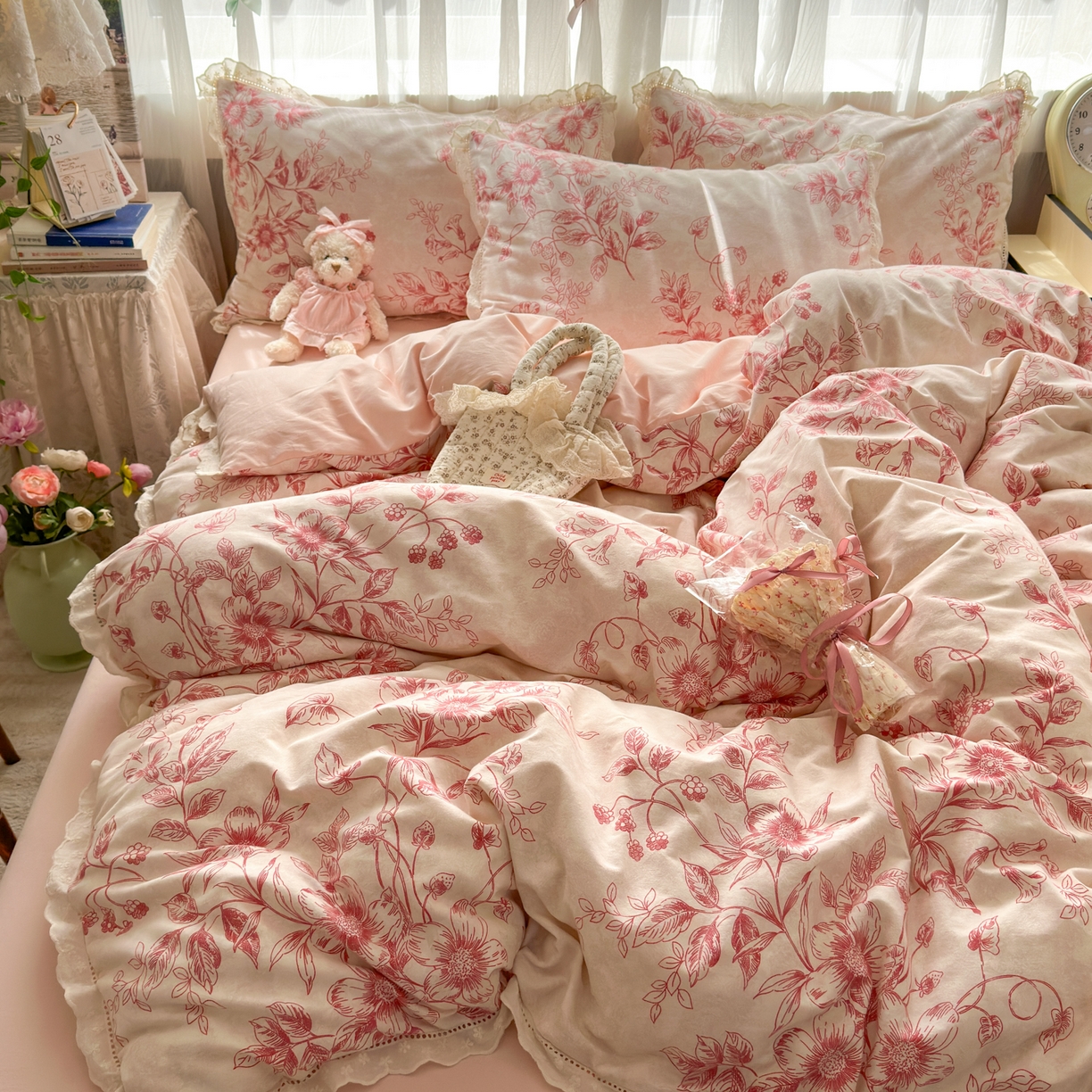 91家纺网 家纺一手货源 找家纺 简宜家居（朝初家纺） 2025新款全棉磨毛蕾丝花边四件套 花蔓-红