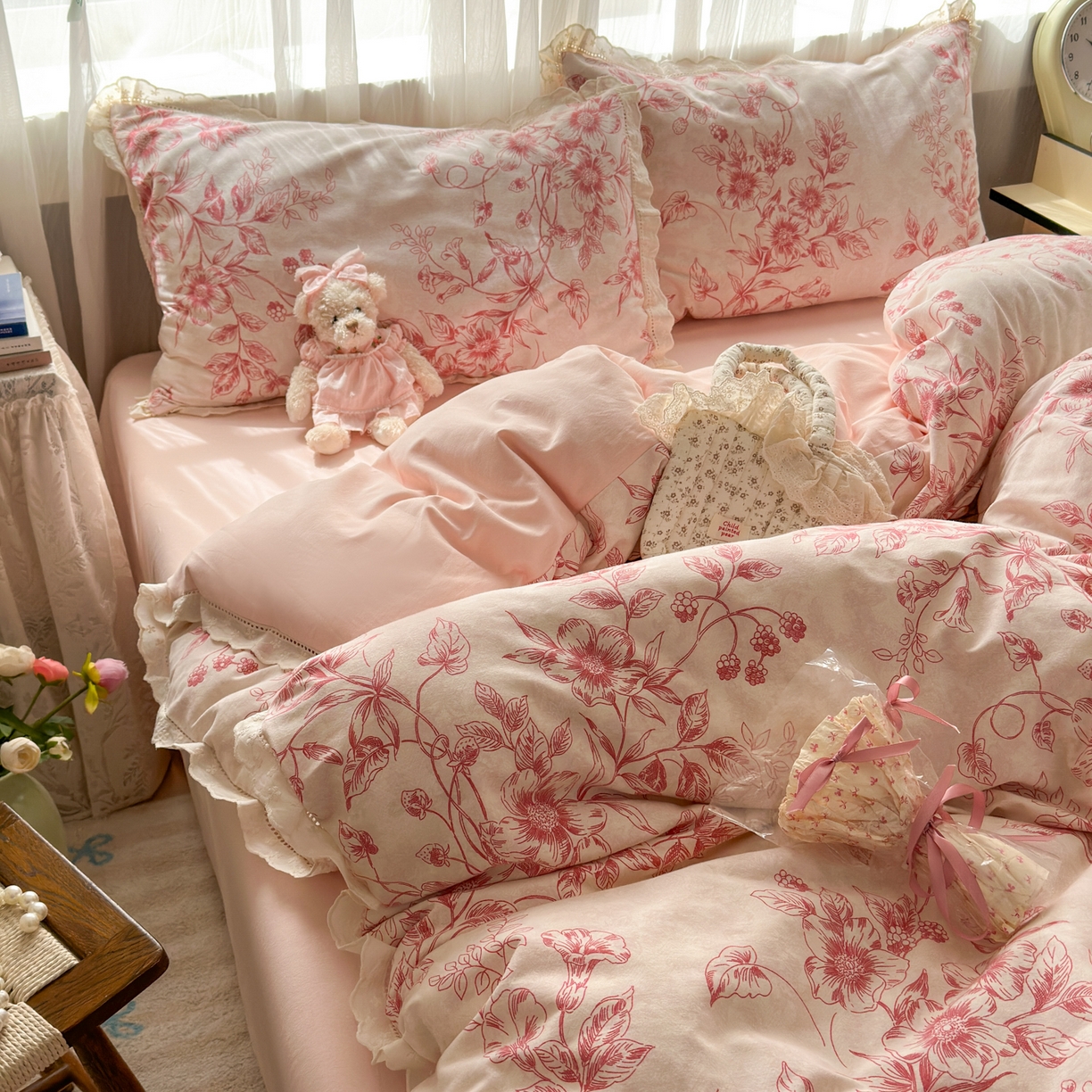 91家纺网 家纺一手货源 找家纺 简宜家居（朝初家纺） 2025新款全棉磨毛蕾丝花边四件套 花蔓-红