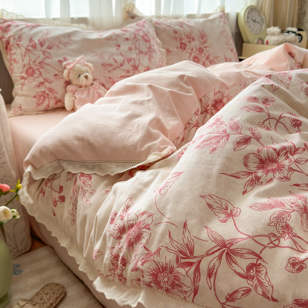 91家纺网 家纺一手货源 找家纺 简宜家居（朝初家纺） 2025新款全棉磨毛蕾丝花边四件套 花蔓-红