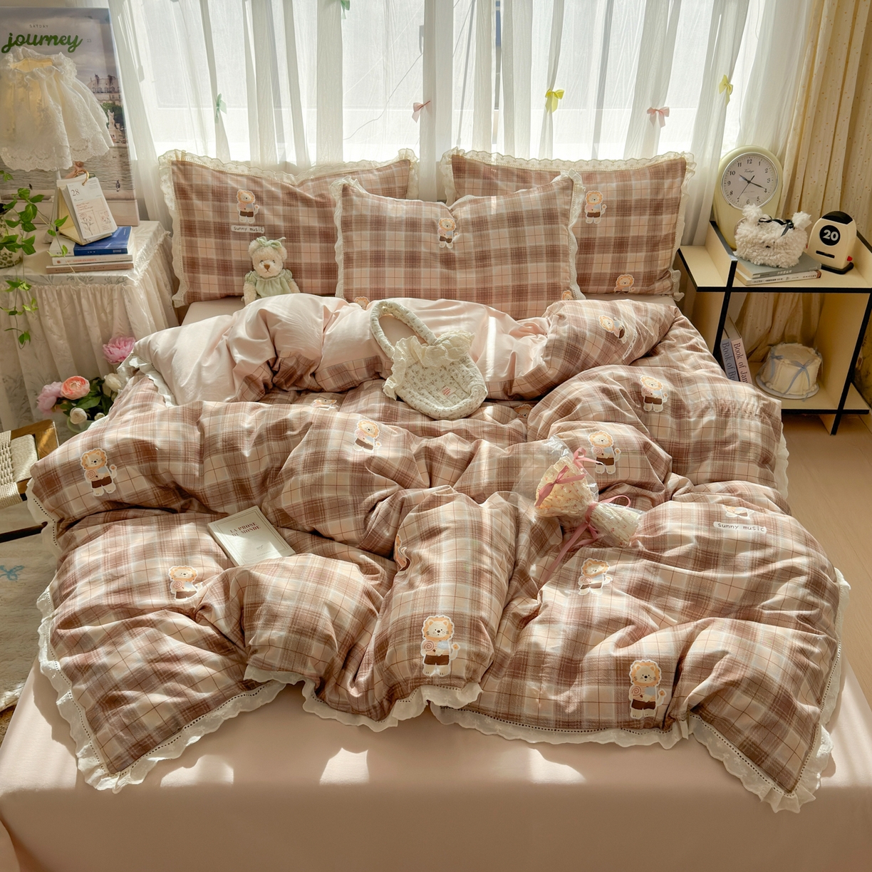 91家纺网 家纺一手货源 找家纺 简宜家居（朝初家纺） 2025新款全棉磨毛蕾丝花边四件套 奶狮-咖格