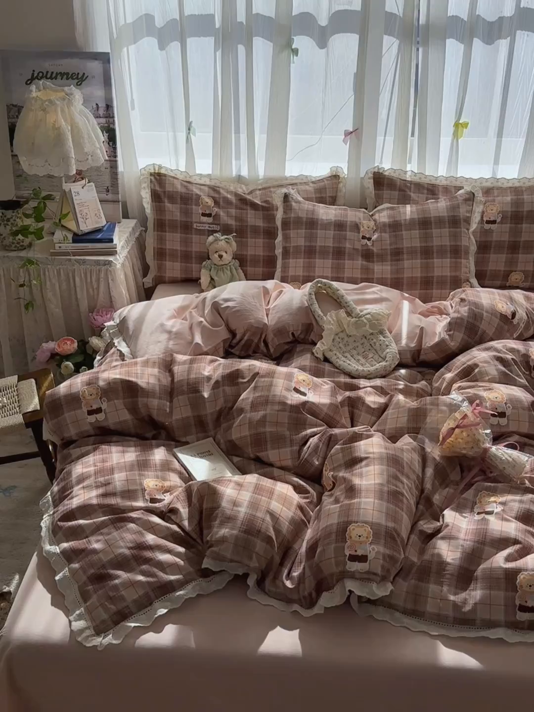 91家纺网 家纺一手货源 找家纺 简宜家居（朝初家纺） 2025新款全棉磨毛蕾丝花边四件套 奶狮-咖格